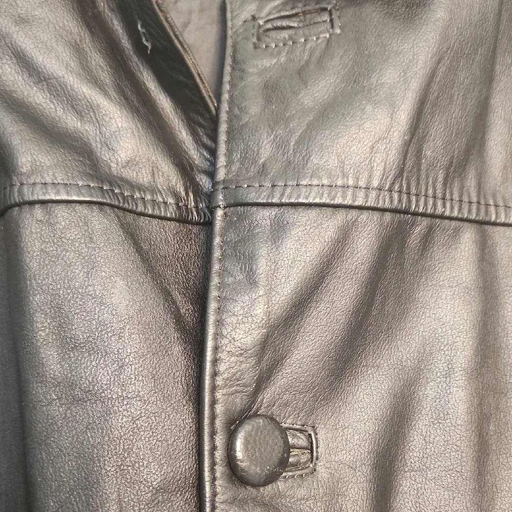 Men's Sleek Black Leather Jacket - Picture 3 of 13